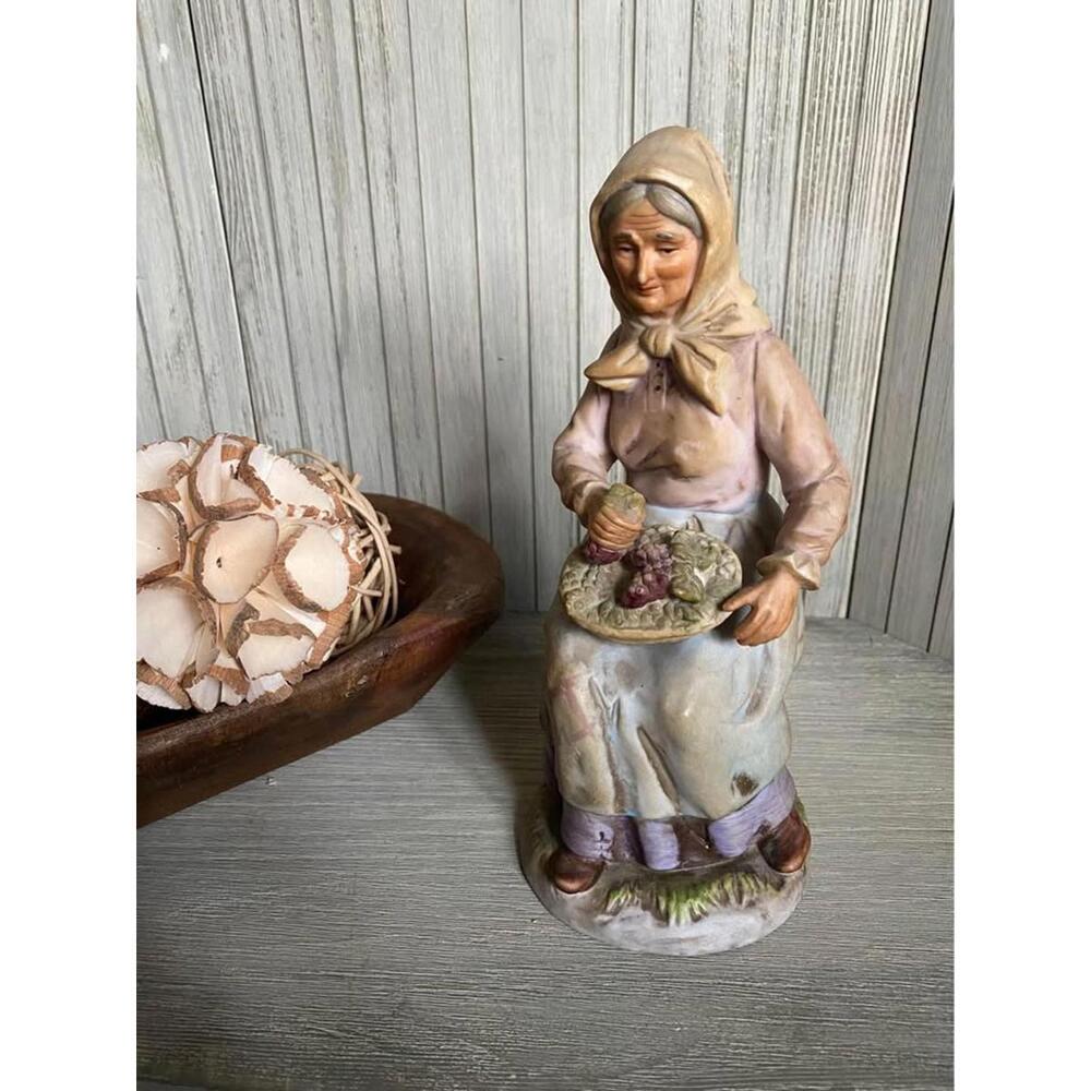 Vintage HOMCO 1433 Porcelain Old Woman With Basket of Grapes